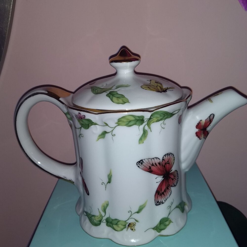 I. Godinger Porcelain Tea Pot. - Picture 2 of 5